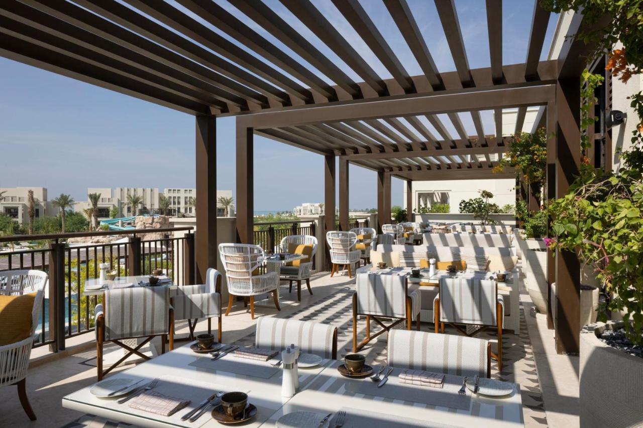 Jumeirah Gulf Of Bahrain マナーマ エクステリア 写真 The rooftop restaurant