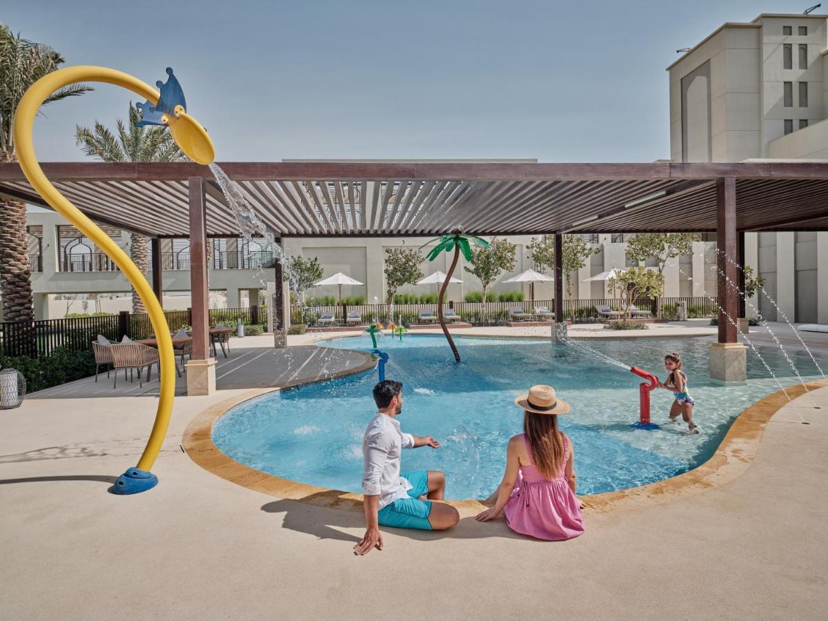 Jumeirah Gulf Of Bahrain マナーマ エクステリア 写真 The swimming pool at the resort