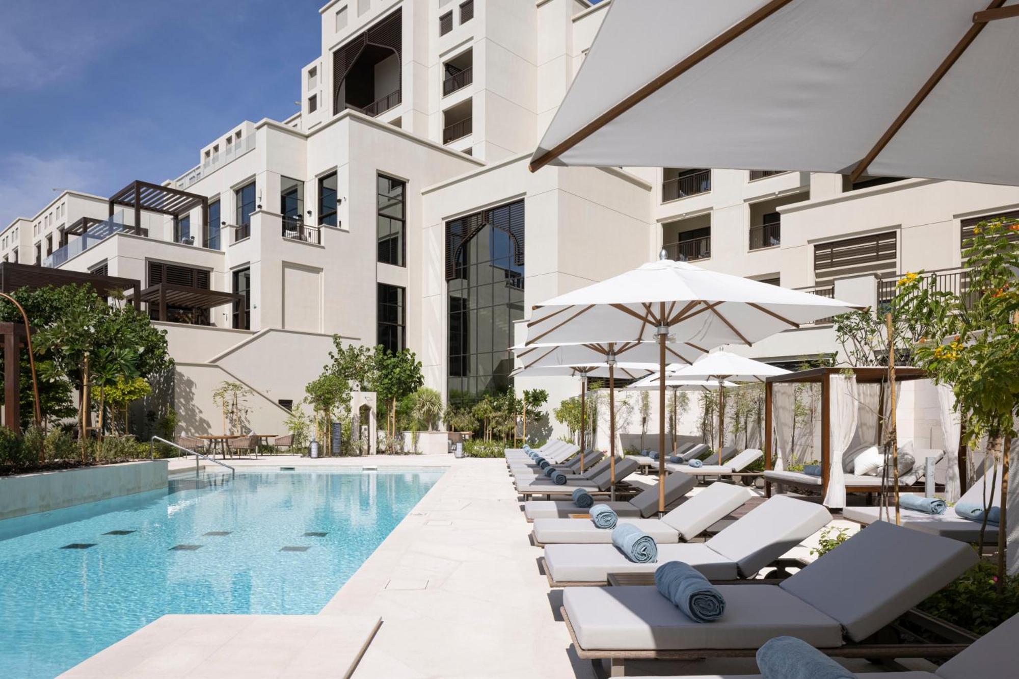 Jumeirah Gulf Of Bahrain マナーマ エクステリア 写真 The pool at the Four Seasons Hotel